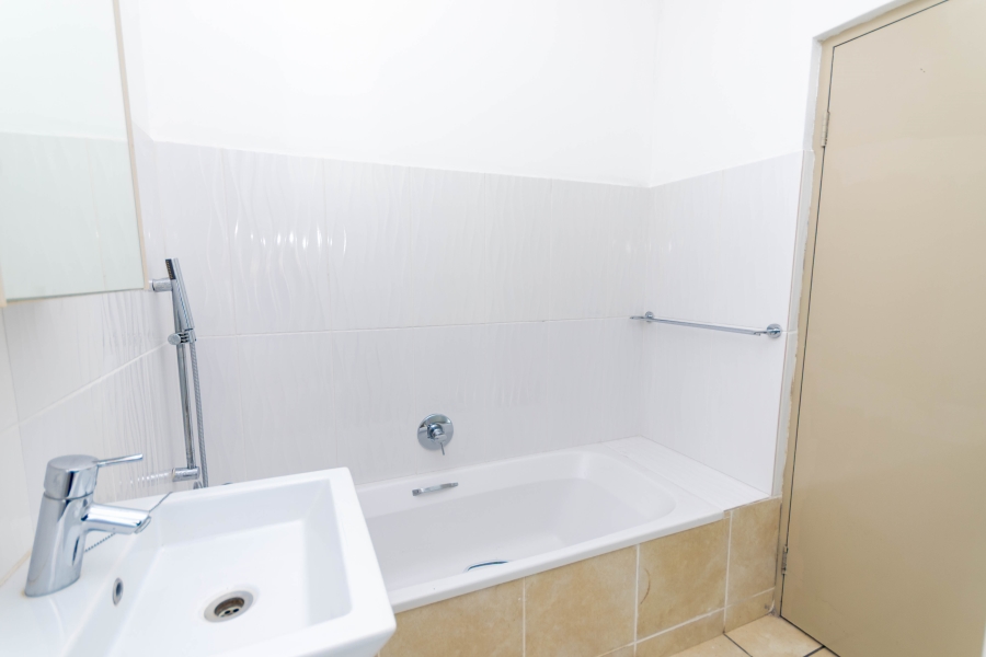 To Let 2 Bedroom Property for Rent in Fourways Gauteng