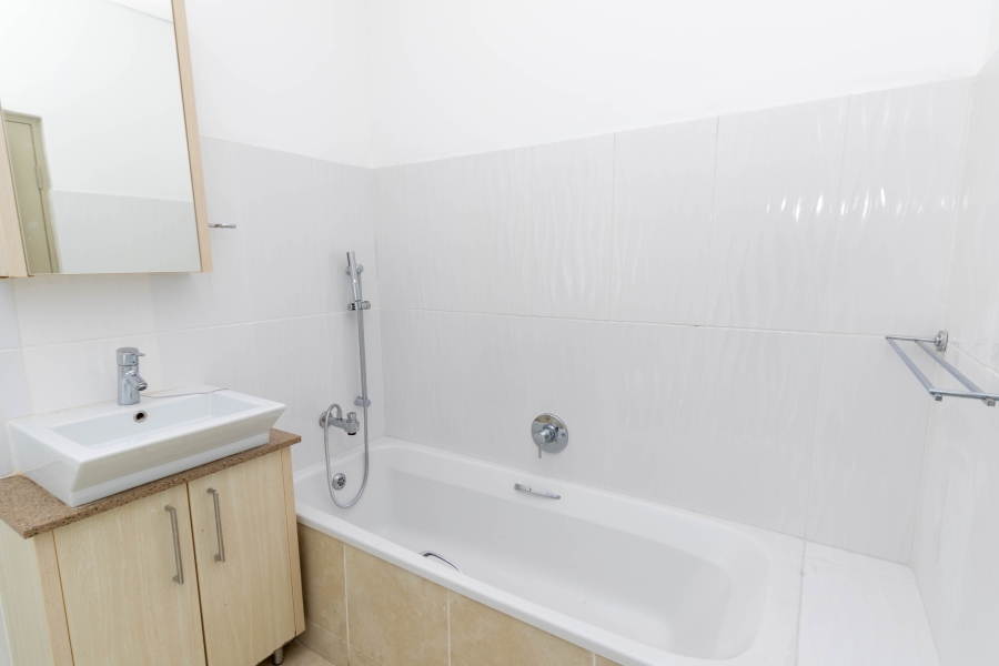 To Let 2 Bedroom Property for Rent in Fourways Gauteng