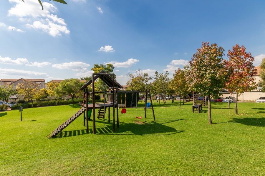 To Let 2 Bedroom Property for Rent in Fourways Gauteng