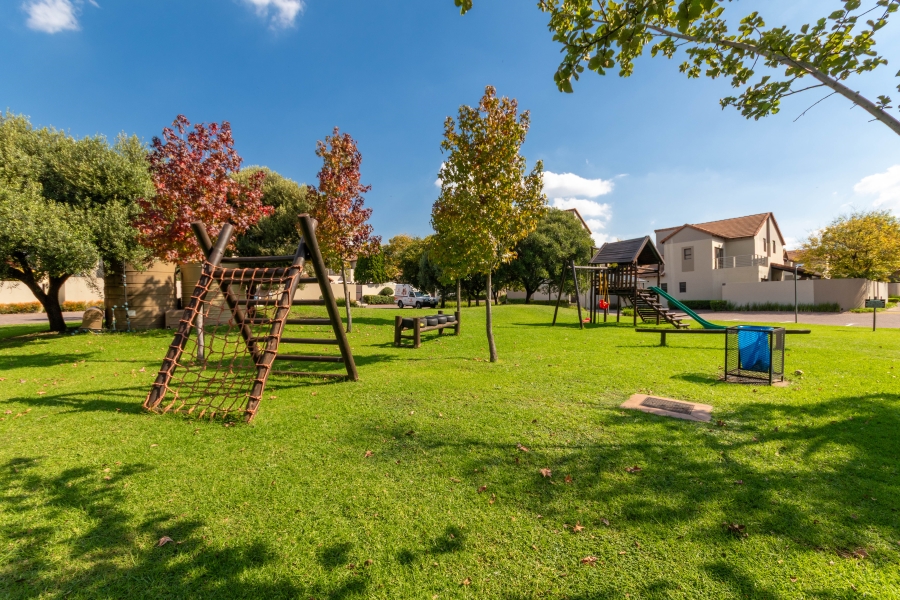 To Let 2 Bedroom Property for Rent in Fourways Gauteng