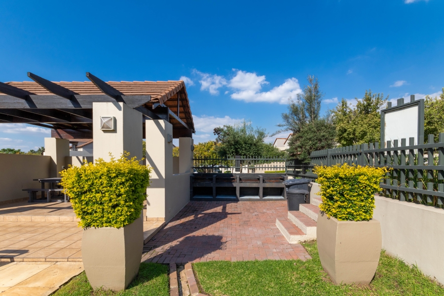 To Let 2 Bedroom Property for Rent in Fourways Gauteng