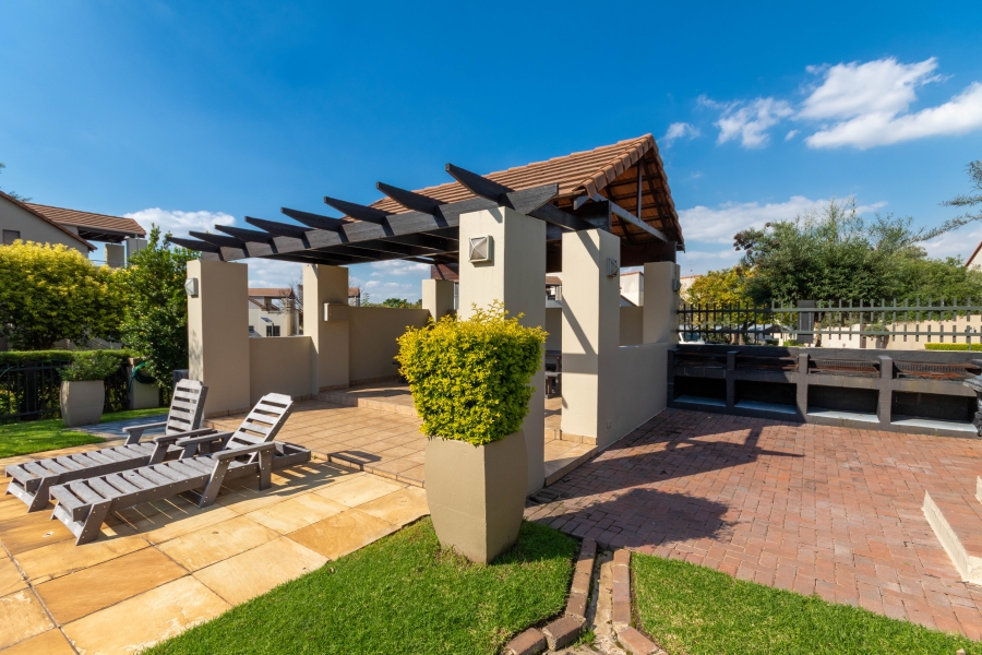 To Let 2 Bedroom Property for Rent in Fourways Gauteng
