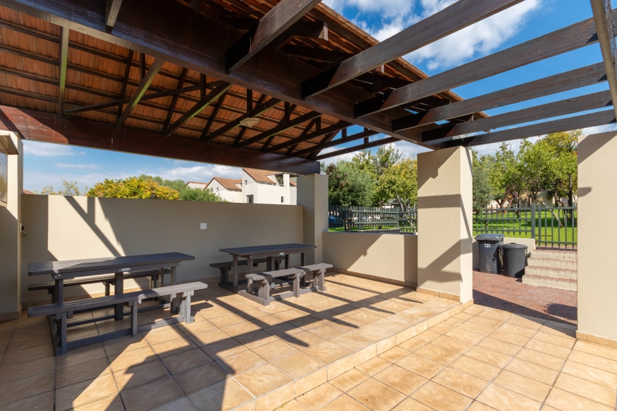 To Let 2 Bedroom Property for Rent in Fourways Gauteng