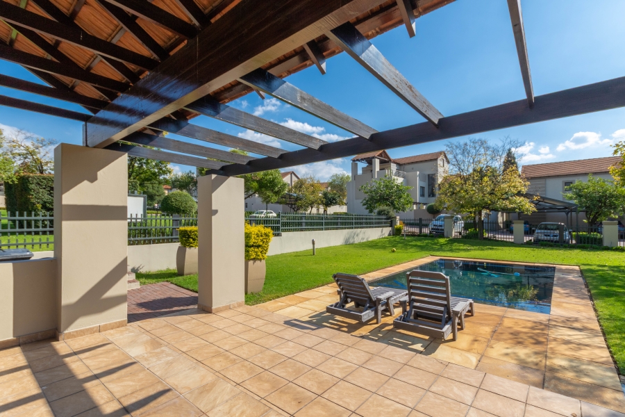 To Let 2 Bedroom Property for Rent in Fourways Gauteng