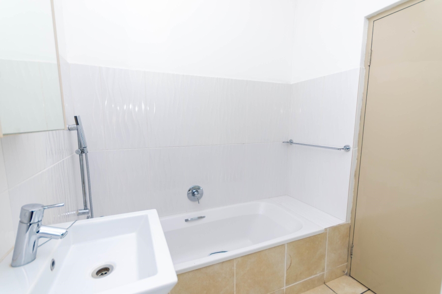 To Let 2 Bedroom Property for Rent in Fourways Gauteng