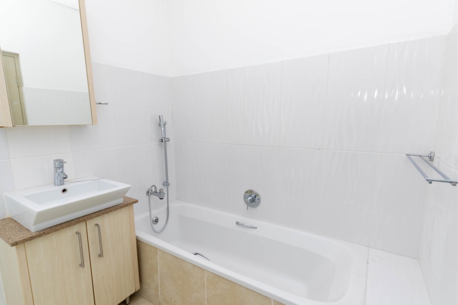 To Let 2 Bedroom Property for Rent in Fourways Gauteng