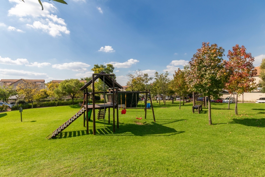 To Let 2 Bedroom Property for Rent in Fourways Gauteng