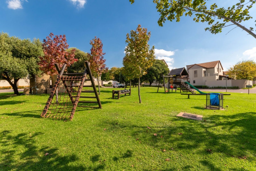To Let 2 Bedroom Property for Rent in Fourways Gauteng