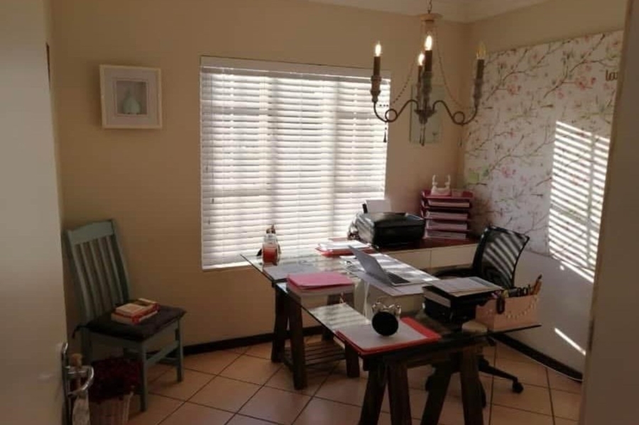 3 Bedroom Property for Sale in Die Hoewes Gauteng
