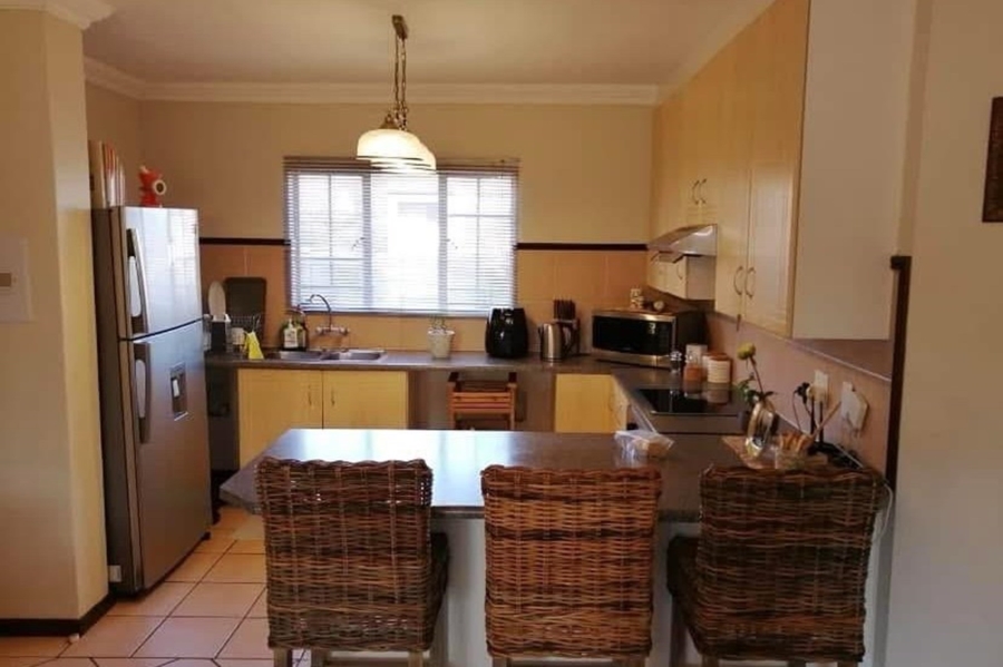 3 Bedroom Property for Sale in Die Hoewes Gauteng