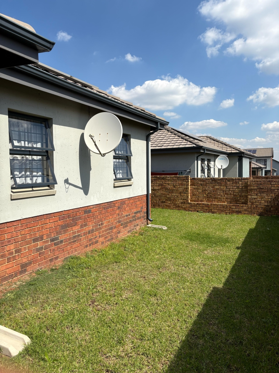 2 Bedroom Property for Sale in Lion Pride Gauteng