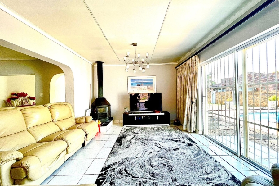 5 Bedroom Property for Sale in Eldoraigne Gauteng