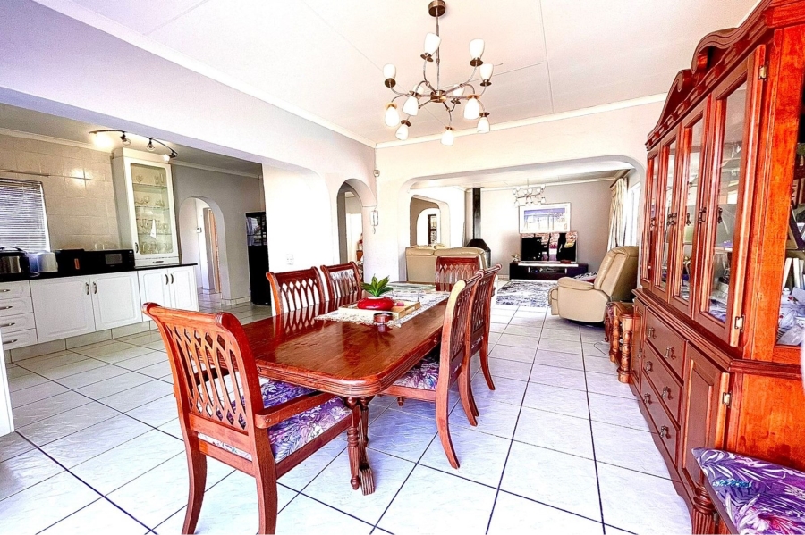 5 Bedroom Property for Sale in Eldoraigne Gauteng