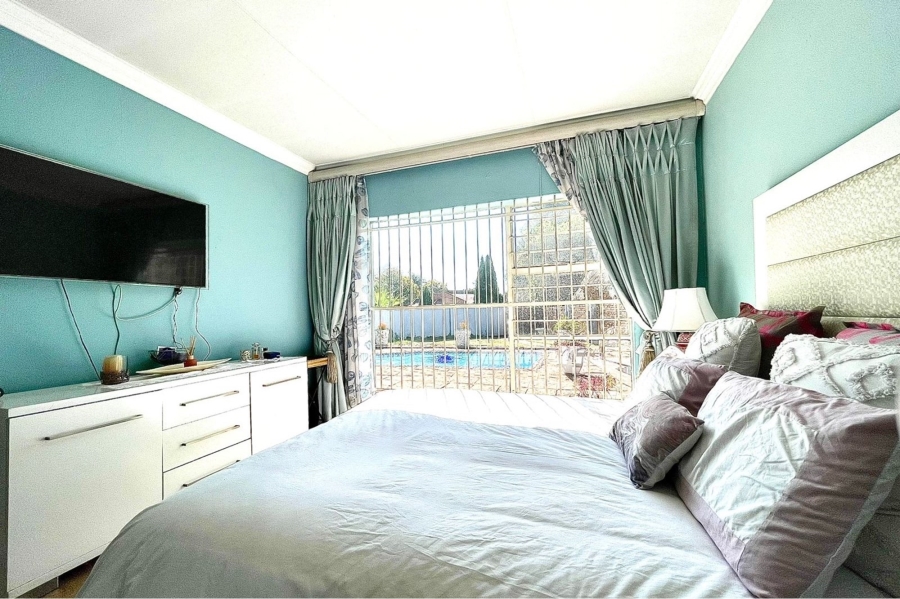 5 Bedroom Property for Sale in Eldoraigne Gauteng
