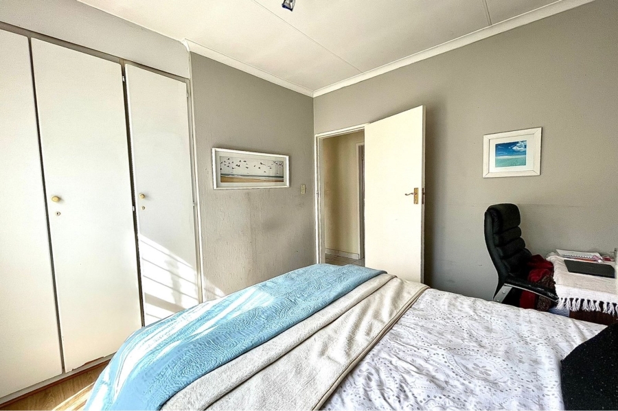 5 Bedroom Property for Sale in Eldoraigne Gauteng