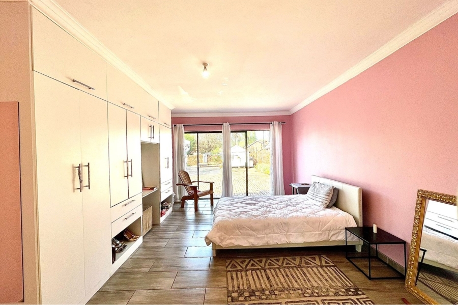 5 Bedroom Property for Sale in Eldoraigne Gauteng