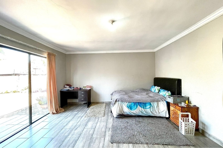 5 Bedroom Property for Sale in Eldoraigne Gauteng