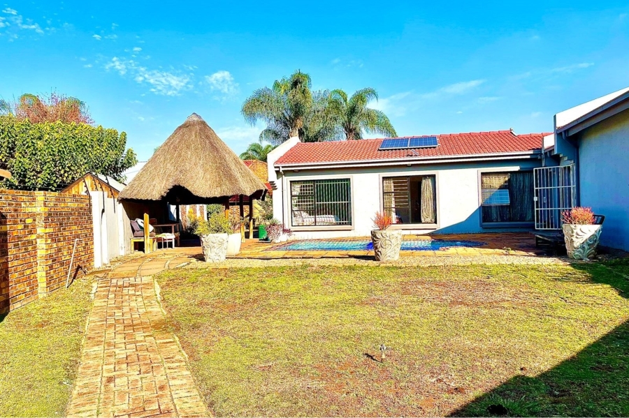 5 Bedroom Property for Sale in Eldoraigne Gauteng