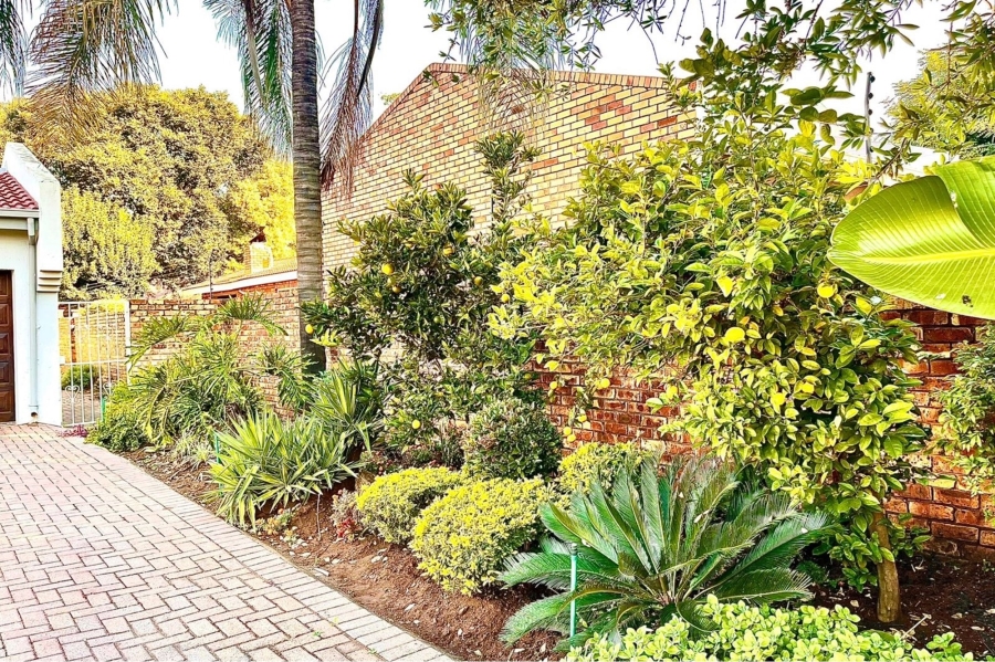 5 Bedroom Property for Sale in Eldoraigne Gauteng
