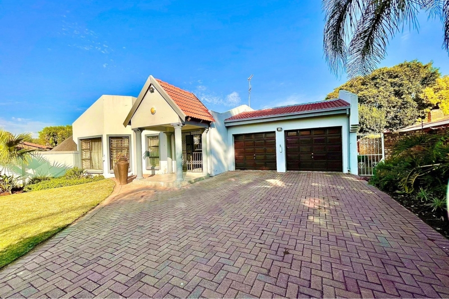 5 Bedroom Property for Sale in Eldoraigne Gauteng