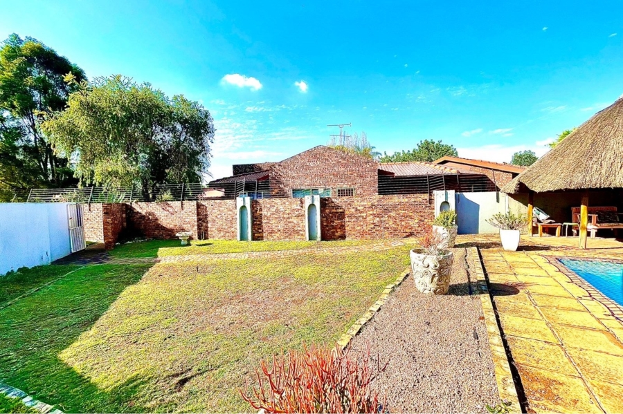 5 Bedroom Property for Sale in Eldoraigne Gauteng