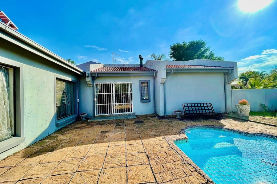 5 Bedroom Property for Sale in Eldoraigne Gauteng