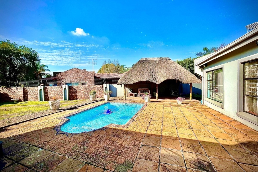 5 Bedroom Property for Sale in Eldoraigne Gauteng