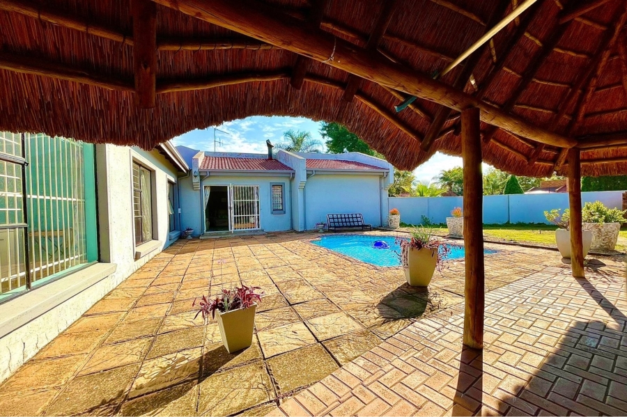 5 Bedroom Property for Sale in Eldoraigne Gauteng