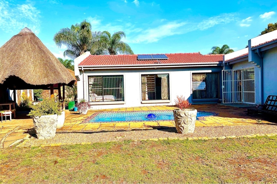 5 Bedroom Property for Sale in Eldoraigne Gauteng