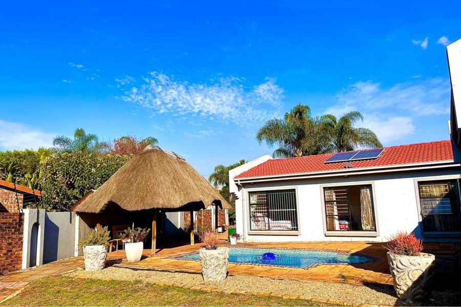5 Bedroom Property for Sale in Eldoraigne Gauteng