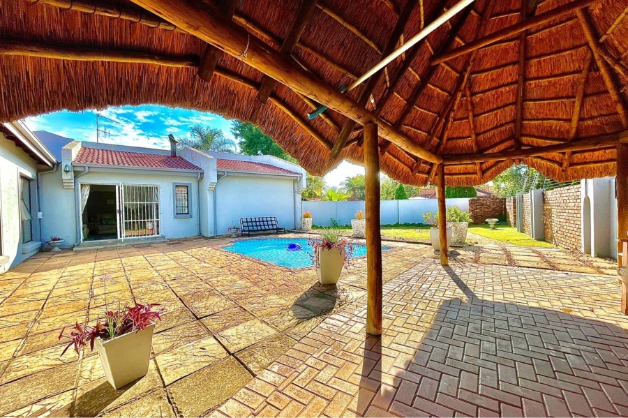 5 Bedroom Property for Sale in Eldoraigne Gauteng