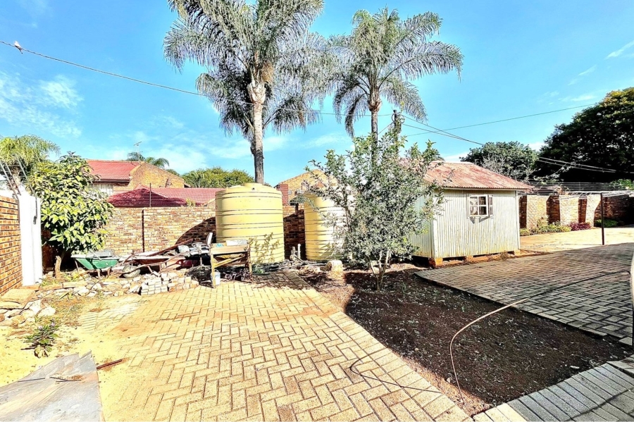 5 Bedroom Property for Sale in Eldoraigne Gauteng
