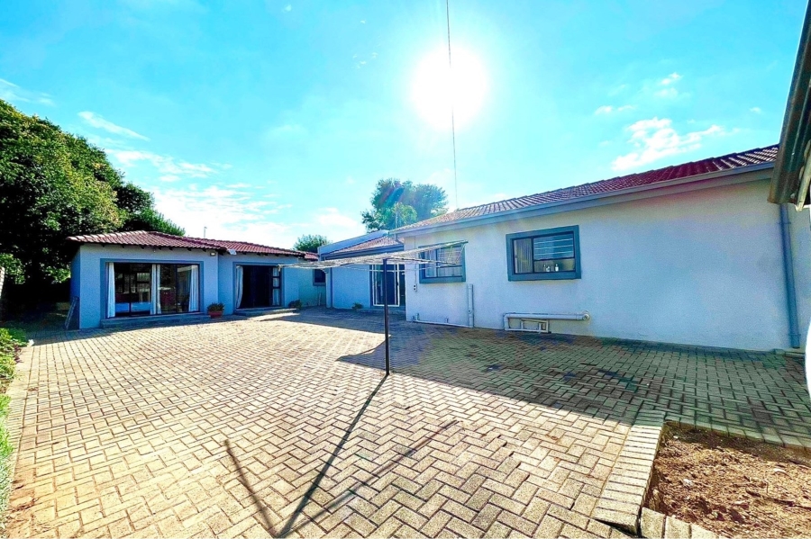 5 Bedroom Property for Sale in Eldoraigne Gauteng