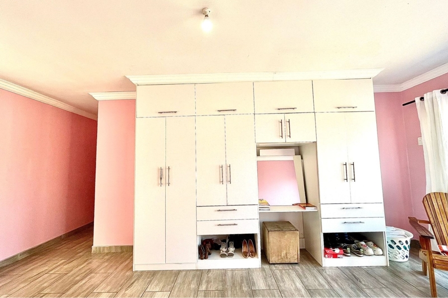 5 Bedroom Property for Sale in Eldoraigne Gauteng