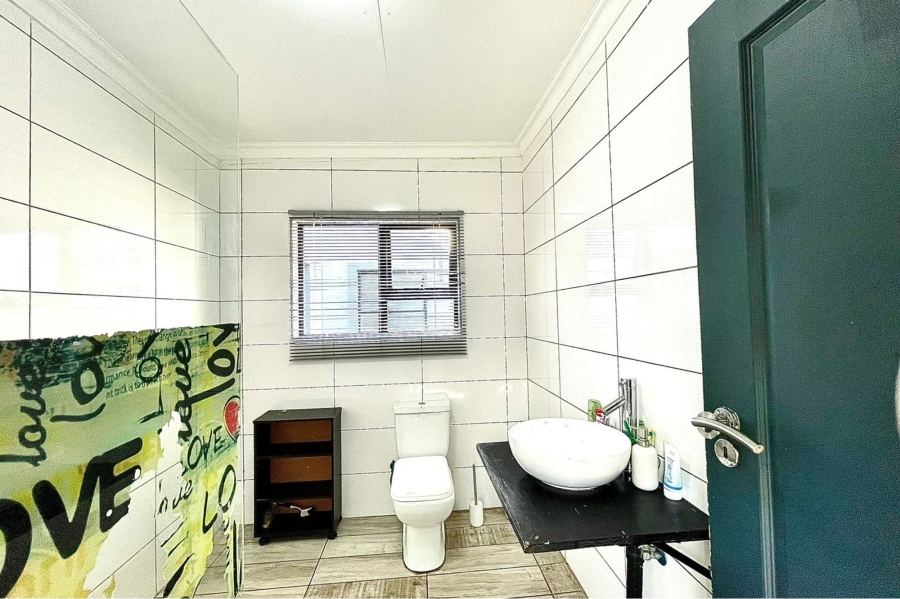5 Bedroom Property for Sale in Eldoraigne Gauteng