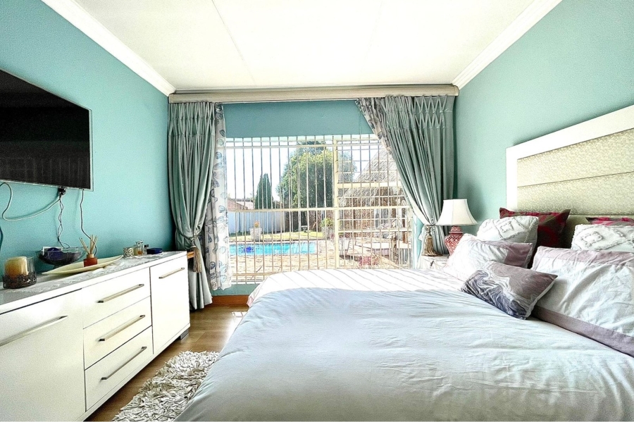 5 Bedroom Property for Sale in Eldoraigne Gauteng