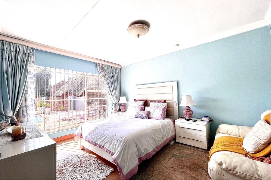 5 Bedroom Property for Sale in Eldoraigne Gauteng