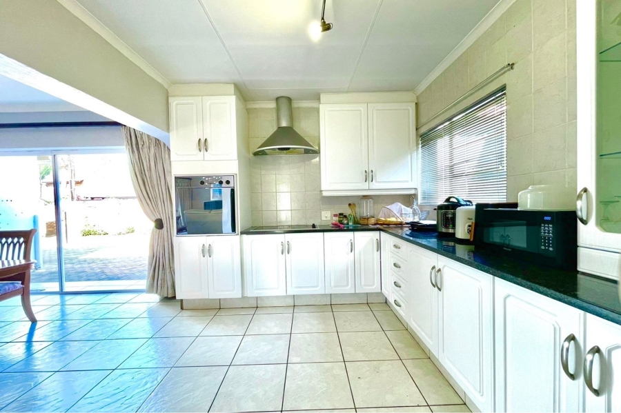 5 Bedroom Property for Sale in Eldoraigne Gauteng