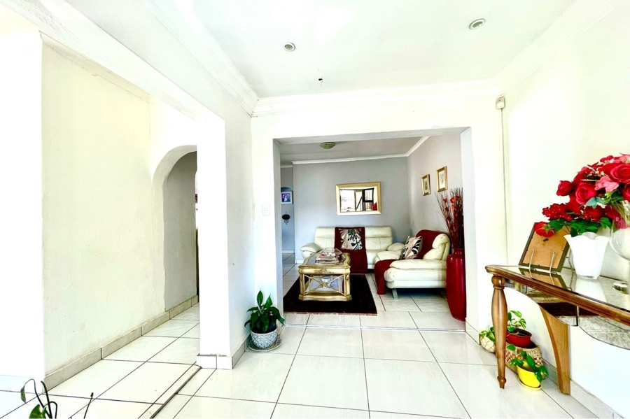 5 Bedroom Property for Sale in Eldoraigne Gauteng
