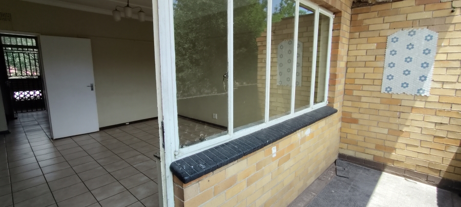 2 Bedroom Property for Sale in Parkhill Gardens Gauteng