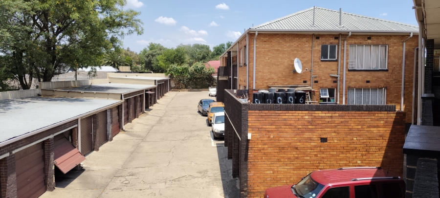 2 Bedroom Property for Sale in Parkhill Gardens Gauteng