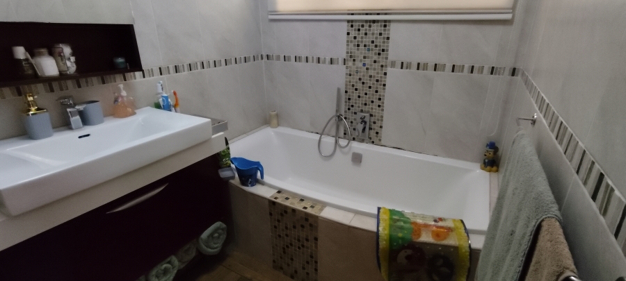 4 Bedroom Property for Sale in Lambton Gauteng