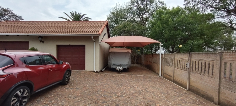 4 Bedroom Property for Sale in Lambton Gauteng