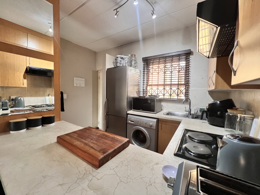 1 Bedroom Property for Sale in Sunninghill Gauteng