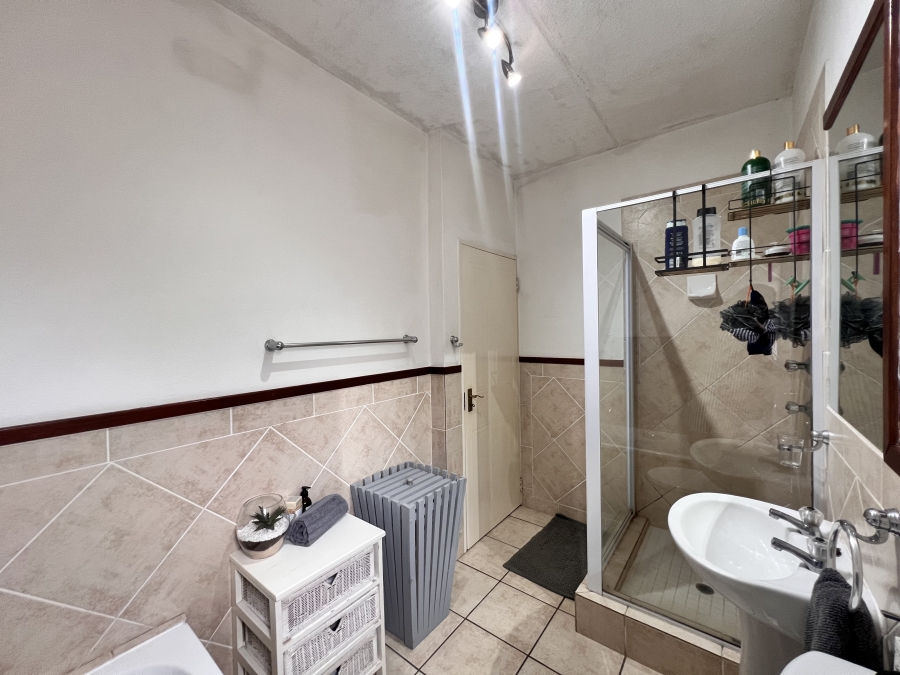 1 Bedroom Property for Sale in Sunninghill Gauteng