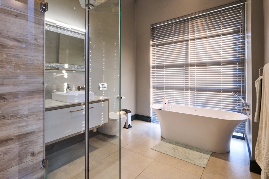 4 Bedroom Property for Sale in Waterfall Country Estate Gauteng