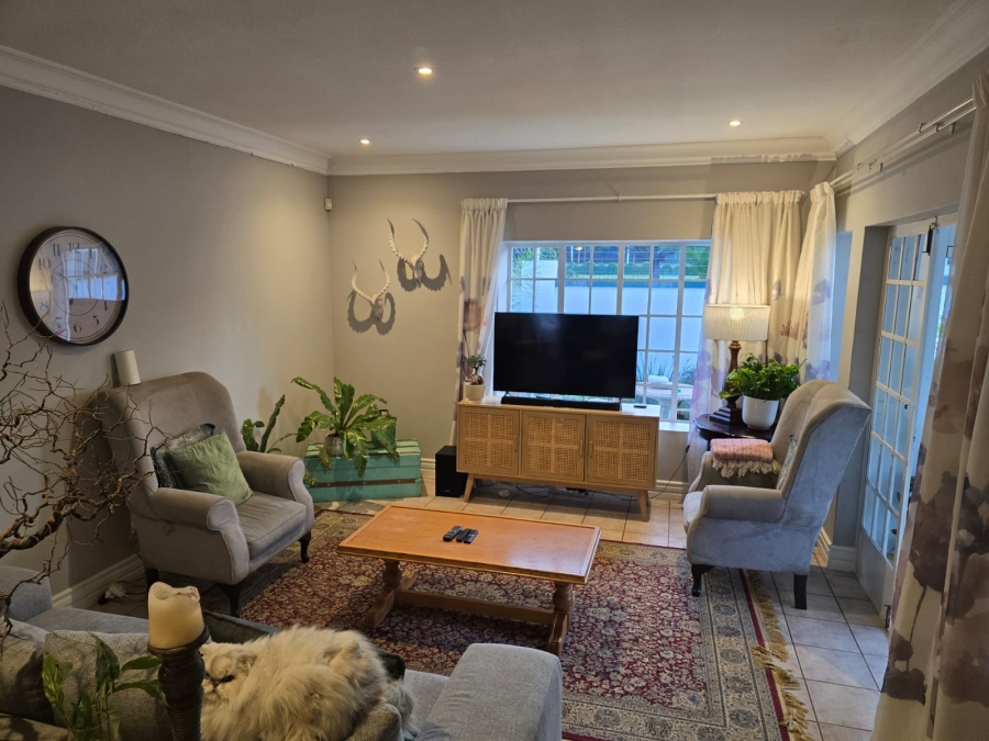 2 Bedroom Property for Sale in Die Hoewes Gauteng