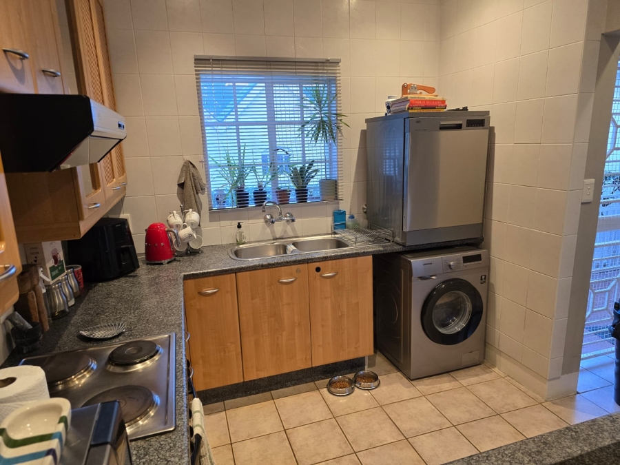 2 Bedroom Property for Sale in Die Hoewes Gauteng