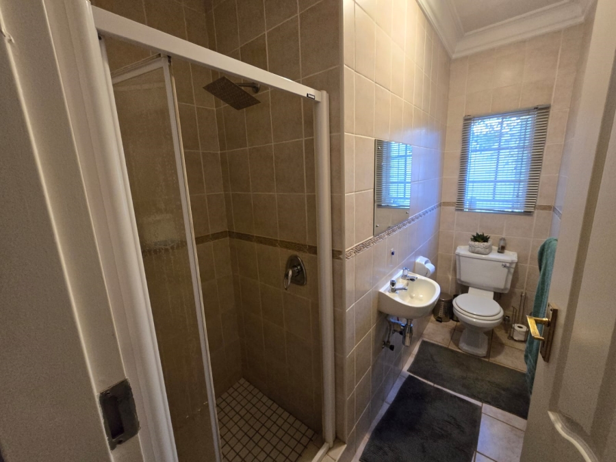 2 Bedroom Property for Sale in Die Hoewes Gauteng