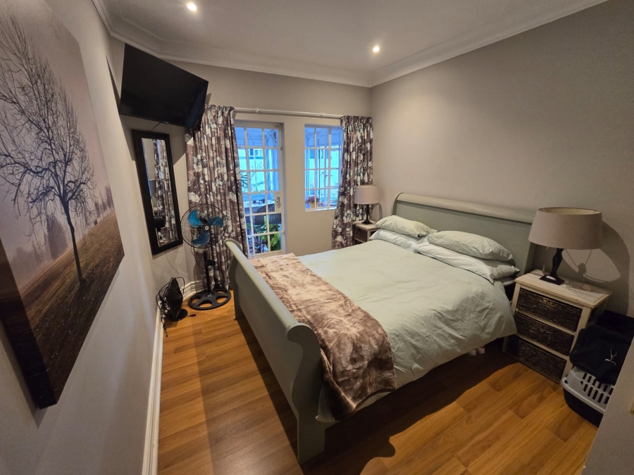 2 Bedroom Property for Sale in Die Hoewes Gauteng